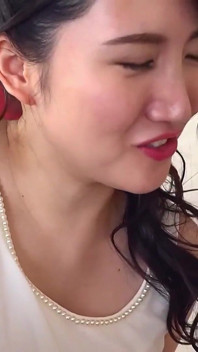 Gevraagd om haar oksels en tepels te likken terwijl zijn lul wordt aangetrokken -1