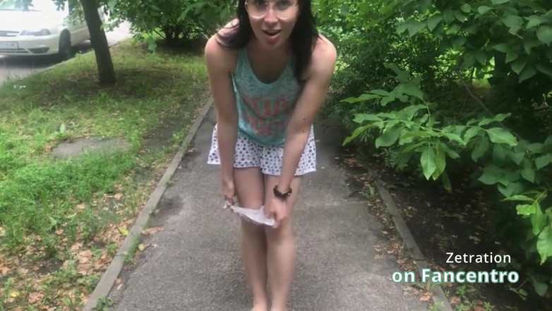 Zetration: Si rambut coklat cantik bermain nakal di taman anda tanpa...