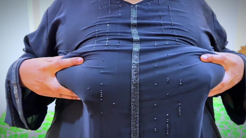 Aria Mia: Arabska gorąca macocha robi się napalona po przybyciu z drogi...