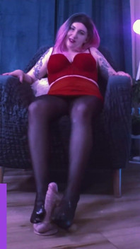 Lady angela lagi asik footjob sambil pakai stoking tembus pandang!
