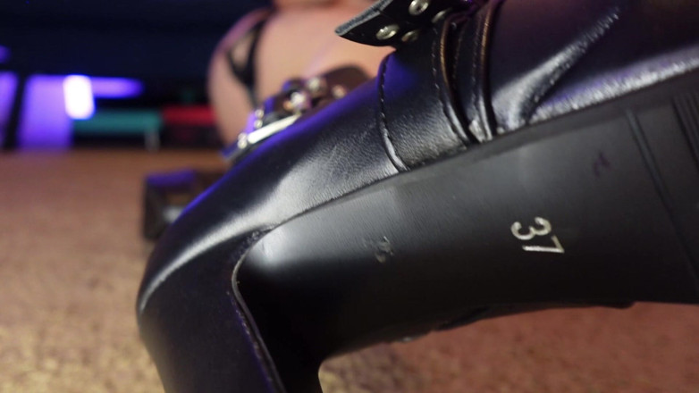 Raven Willow: Lèche-moi les bottes, loser moche
