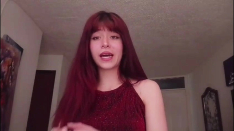 Elisabeth Garban: Bailando Sensual Show Petite Latina Culo