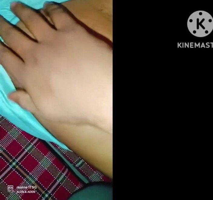 Alennaden: Abang tiri ngocok sampai crot banyak banget