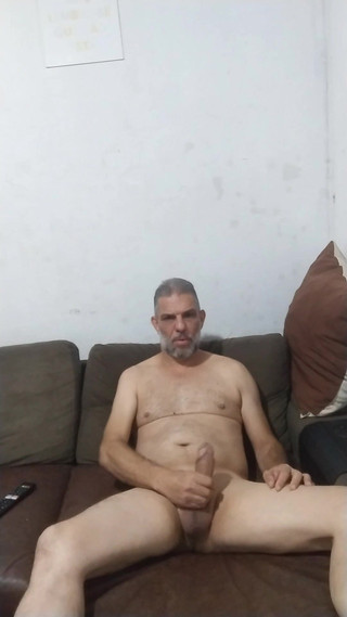 Carmona's father: Taç boşalmak için ona doğru beceriyor