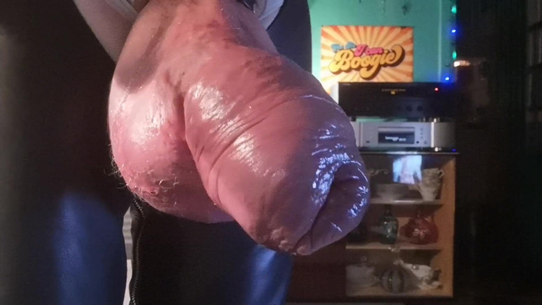 Monster_Meat_: Perverzní pumpující hra plus vyboulená show v prádélku s koženými...