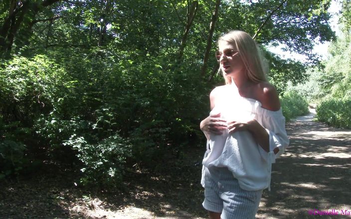 Danielle Maye: Kencing di hutan sama penny
