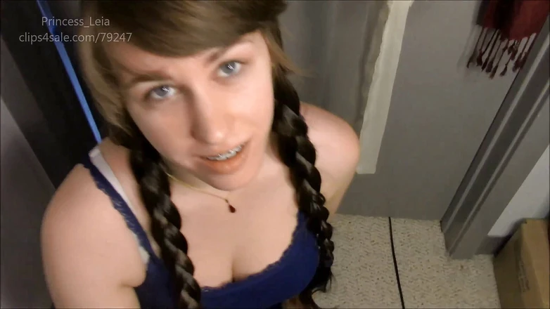 Princess Leia: Няня играет в прятки и сосет