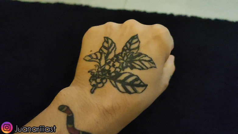 Porntner: My Sexy Aunty Was "stuck" but It Was All a Trick...