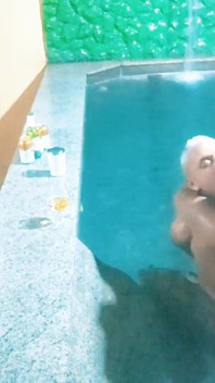 După piscină cumnata mea se pune cu mine am fost la cadă și chiar acolo ea mi-a supt