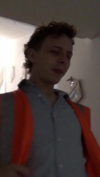 Podvádění s mladým stavitelem dostane střeleckou hvězdu velkou slevu
