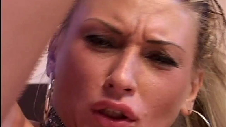 Inhonorof porn: Rozbieram się dla ciebie, a następnie biorę ładnego twardego kutasa w...