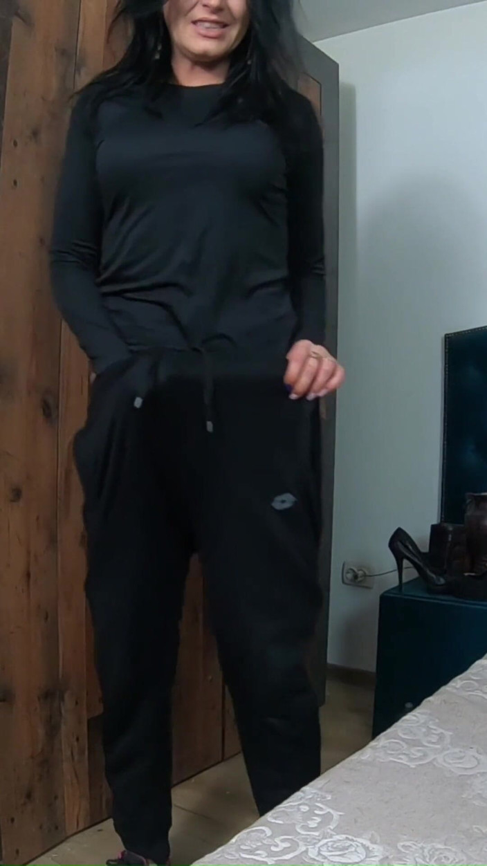 MilfyCalla: Explorando atividades recreativas no vestuário cotidiano - fetiche por bunda