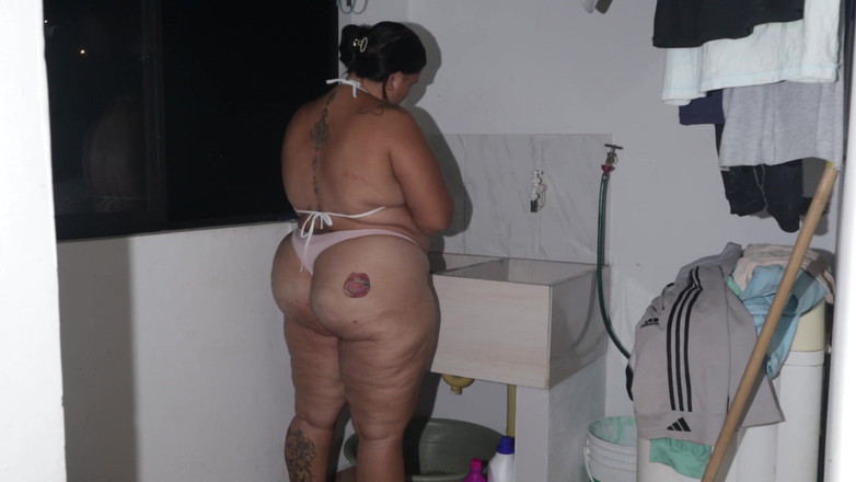 Lexly_16: Futai cu fiul vitreg în zona haine sex riscant