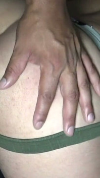 Hombre heterosexual folla el culo de su hijastro