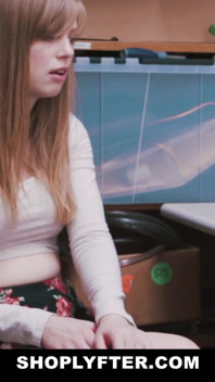 Interracial-sicherheitsbeamter diszipliniert teen-ladendieb dolly Leigh