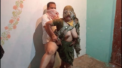 Gulaab: Bhabhi 被 deverji 和 saree 性交