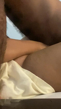 Šukání sinhálské dívky na líbánkách