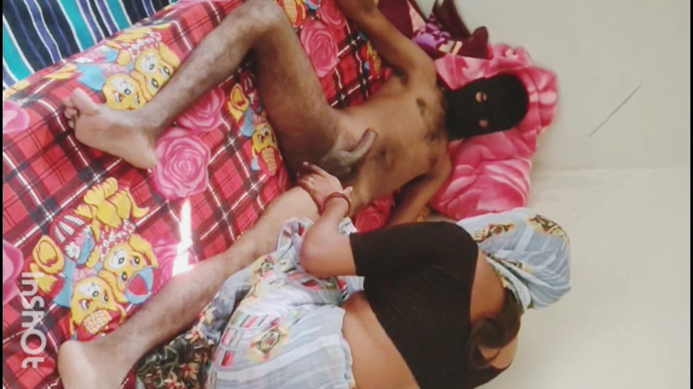 IndianCouple11: Desi manželka jezdí na velkém zadku Fuking Domácí přátelé