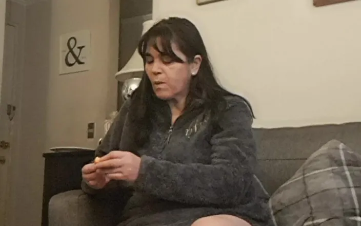 Mommy big hairy pussy: Cell Phone Call Causes MILF to Masturbate