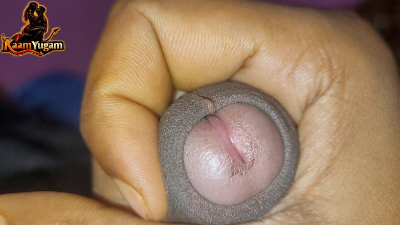 KaamYugam: Indiancă desi excitată se masturbează