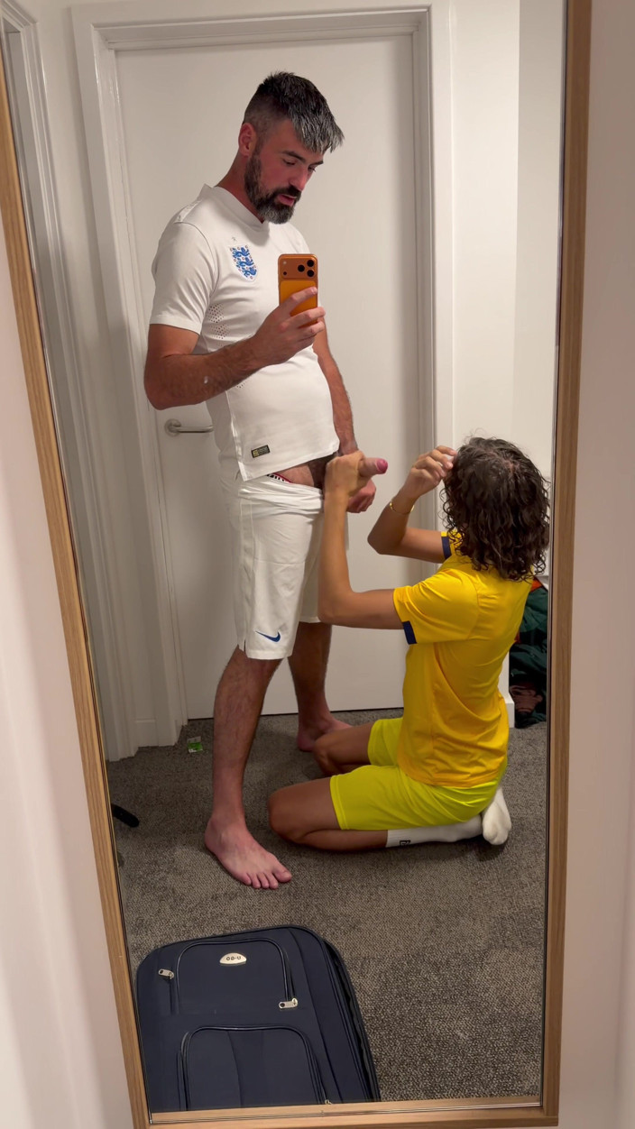 TheTallBrit: พ่อเลี้ยงอังกฤษตัวสูงโดนหนุ่มโรมาเนียดูดควย