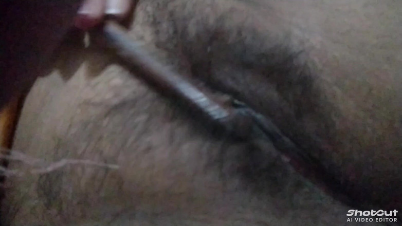 Dr_doom21: Bhabhi neukte haar poesje met een sexy Desi-poesje