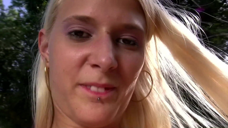 CBD Media: Studentessa bionda del college dipendente dalla masturbazione viene scopata nel...