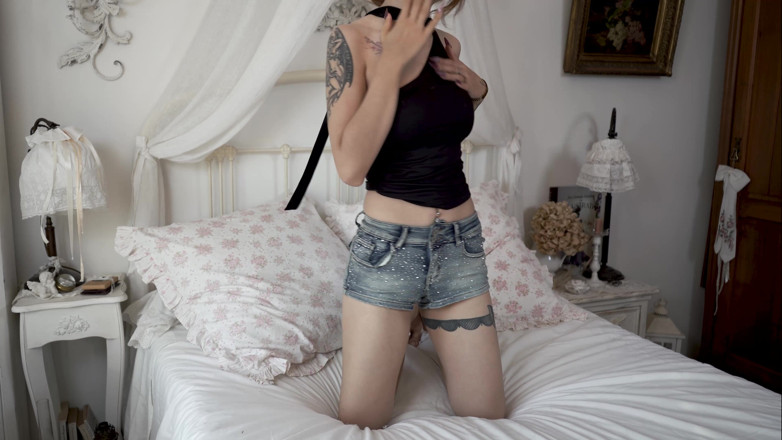 Dolls Cult: Salah satu manfaat masturbasi: bikin kamu sange banget!!