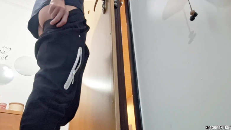 Hotsportfitboy: Рискованно мастурбация за дверью - красивый камшот