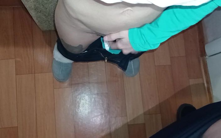 Lesbian-candys: Minha meia-irmã e eu secretamente nos masturbamos