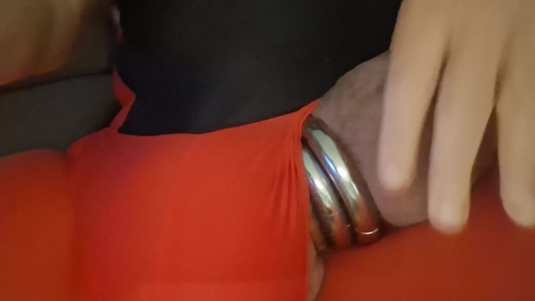 Monster_Meat_: Красная выпуклость в штанах