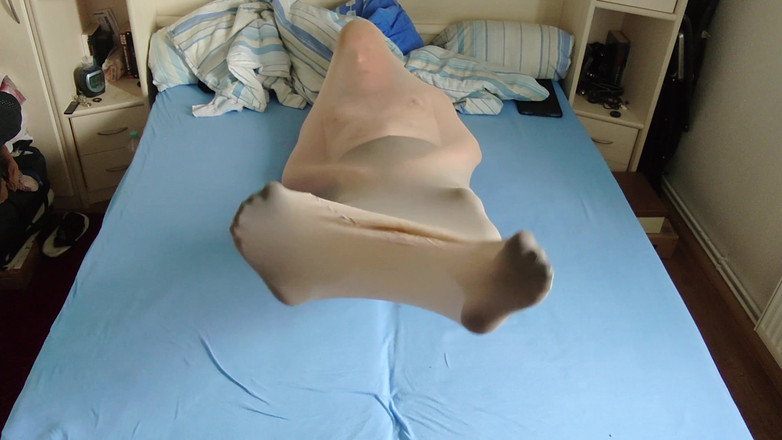 Carmen_Nylonjunge: Heet Nylon Omhulsel in Zwarte Panty