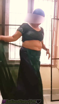 Desi Tamil pyzata żona Lux Saree Wear Złośliwiec Pokazuje cycki Brzuch owłosione cipki Assy! Indianhotwifex