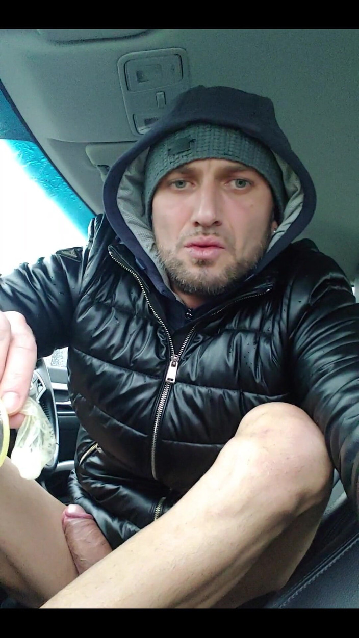 Boy jerking off: 在车里撸管