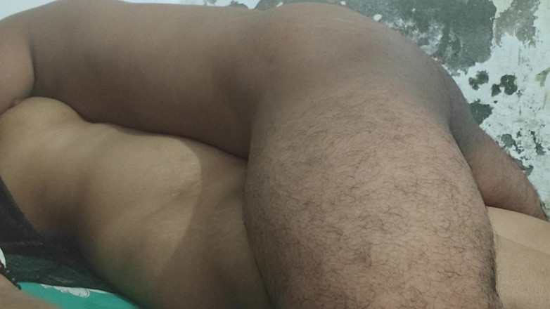 Busty Banuu: bhaabhi poori tarah se nagn hai aur vah chodna chaahti...