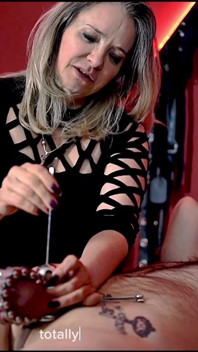 Empressbellasadic Loves to Penetrate Deep Urethras