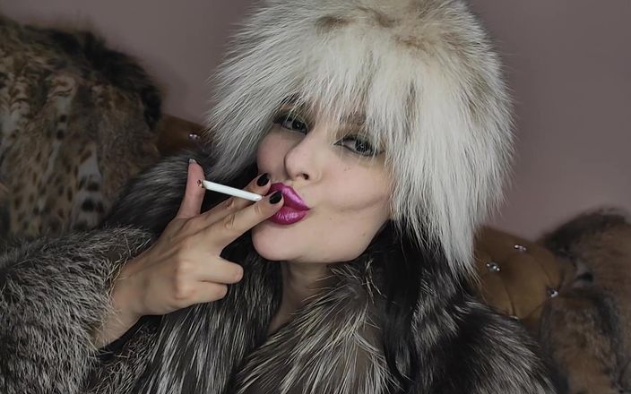 Princess18_: 穿着毛皮和乳胶服的女神，穿戴式假，潮吹