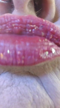 Röd matte läppstift applikation pout pucker läpp luktar