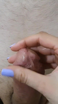 Sora vitregă sexy Dominatoare feminină cu vibrator legat îl fute pe fratele vitreg cu un vibrator imens