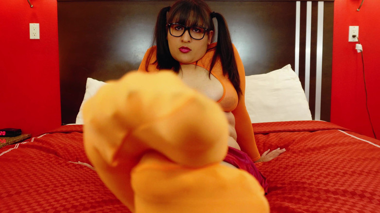 VickyVixen: Velma vuole adorare i suoi piedi