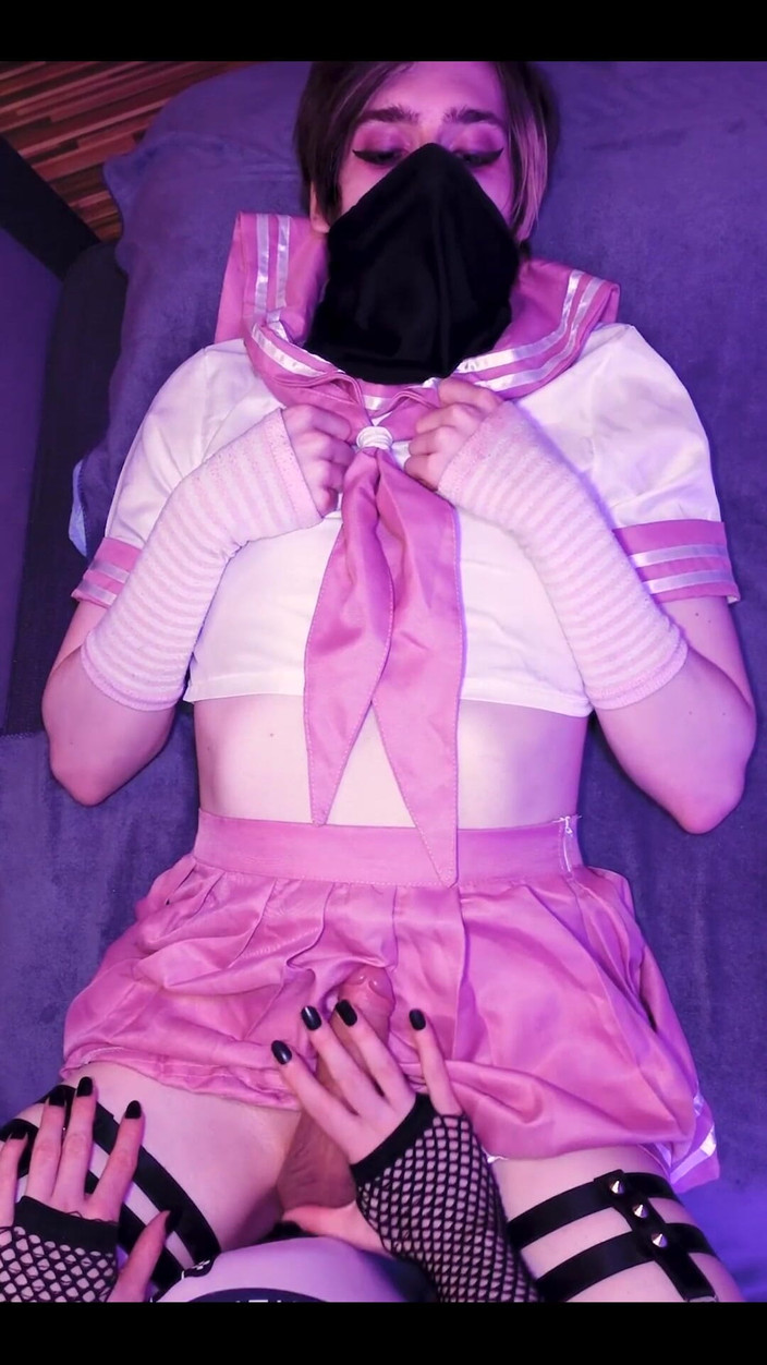 Trappybae: Лала трахает в миссионерской позе!