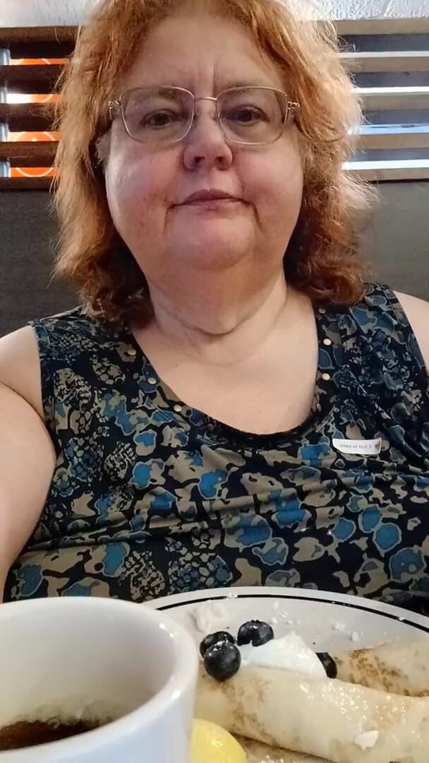 BBW nurse Vicki adventures with friends: Blueberry Crepes और Creme yummy