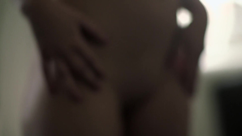 DaringPureXXX: Une fille aux cheveux longs attend avec impatience de sucer