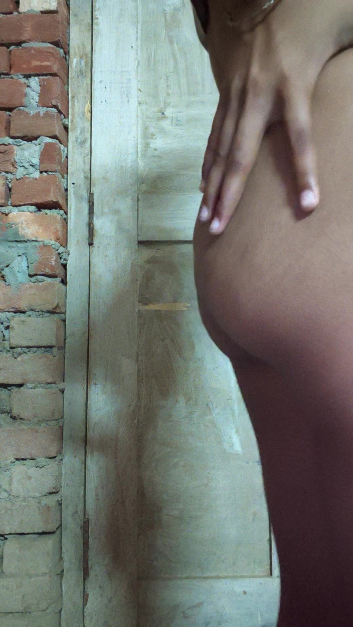 Monale2s: Hintli amcığımın tadına bakıyor