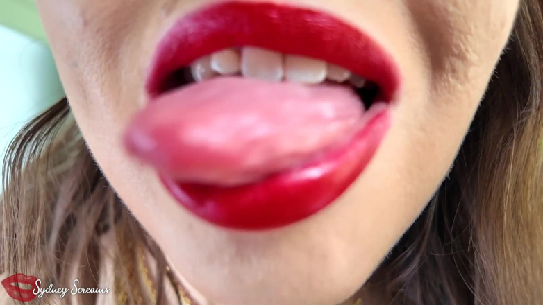 Sydney screams fetish: Baciare la MILF della tua migliore amica