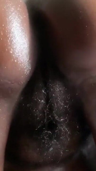 Sexy behaarte schwarze muschi ganz in deinem gesicht