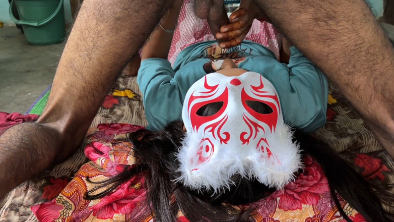 AKXpro: bahan ki saheli aaee bahan se milaane men room par...
