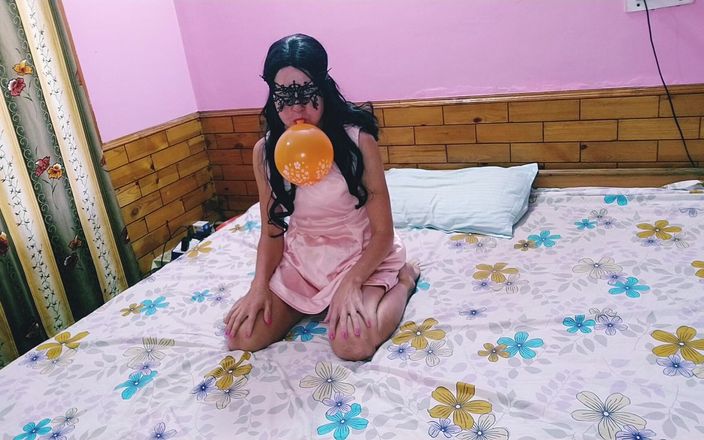 Bolly Karma: Sikimi balonları dolduran seksi sürtüğüne sokmak istiyorum