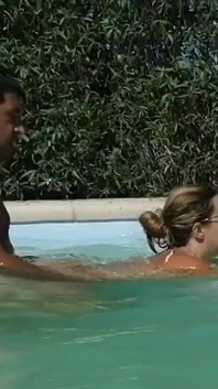 Bel sesso in piscina