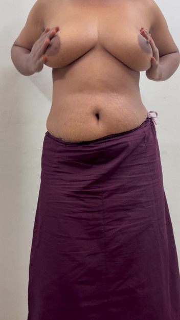 Anajanadevi: Mallu Navel Show